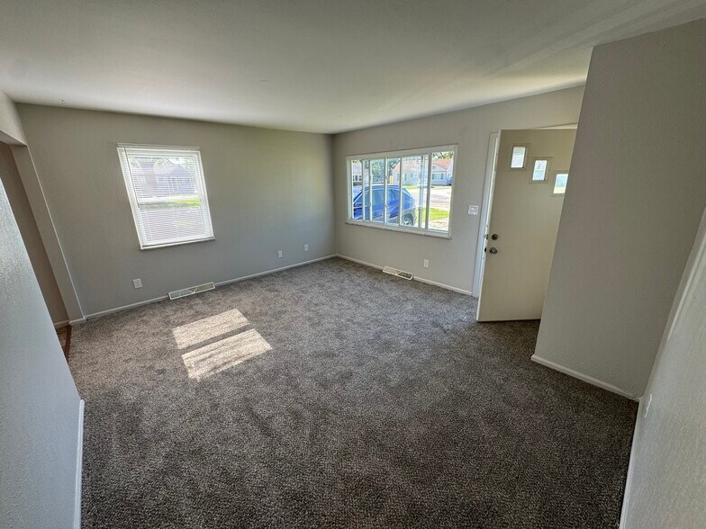 Building Photo - 2522 Brentford Ct