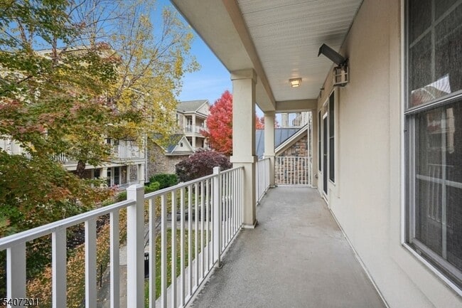 Building Photo - 806 Holly Ln