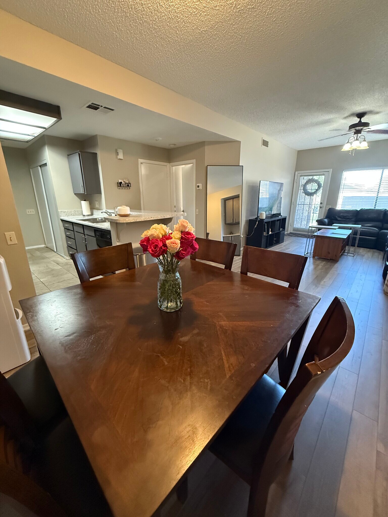 Dining - 2035 S Elm St