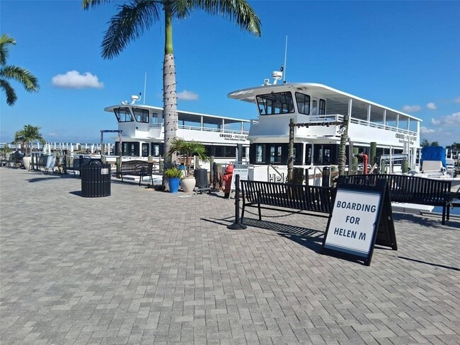 Building Photo - 216 Berry St