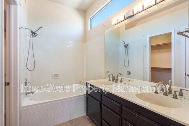 Building Photo - 342 Chaucer Dr