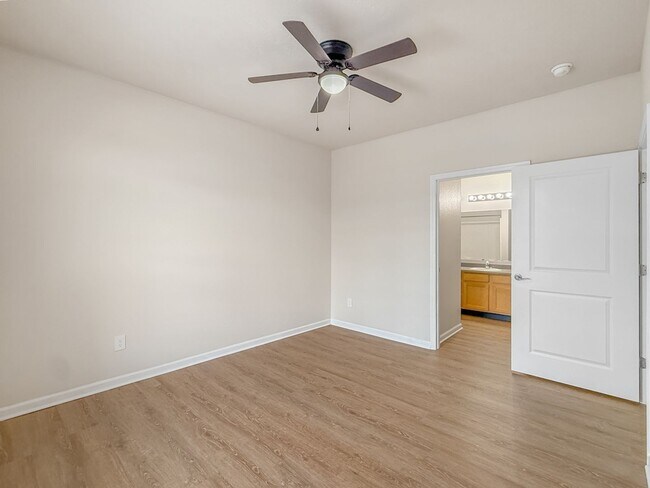Building Photo - 702 Beachfront Dr