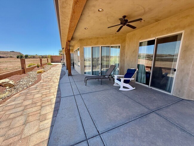 Building Photo - Beautiful Five-Bedroom Home in Tonaquint V...