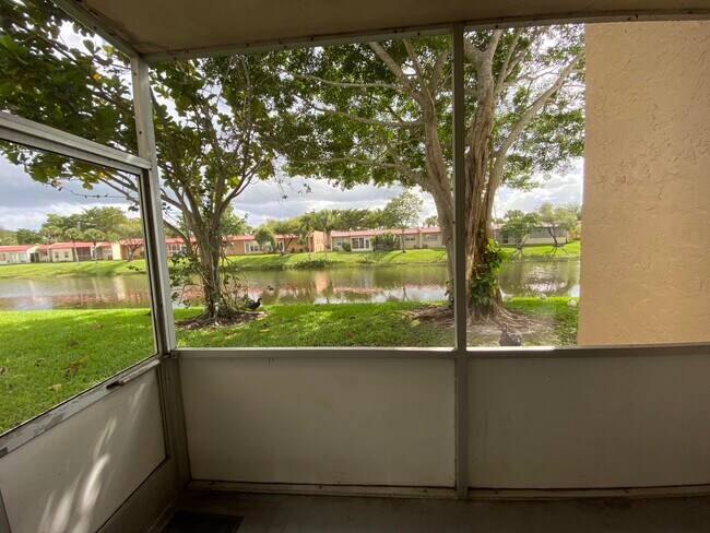 Building Photo - 138 Lake Frances Dr