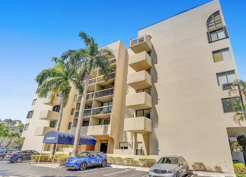 Building Photo - 2715 Tigertail Ave