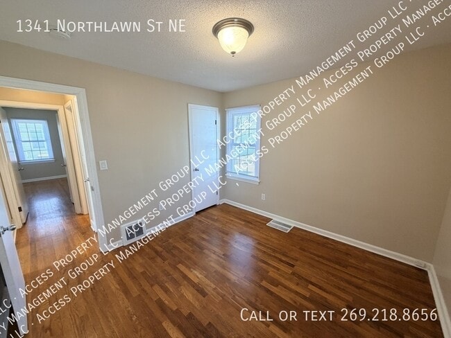 Building Photo - 1341 Northlawn St NE