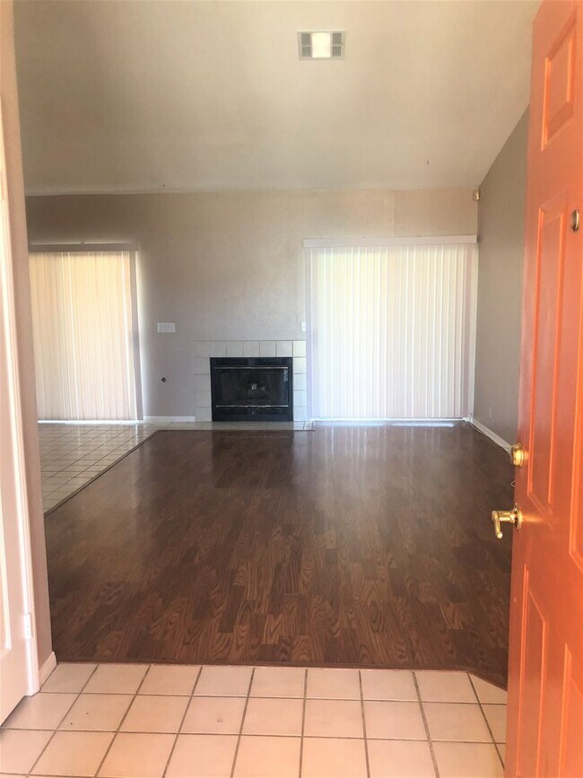Building Photo - Available Now! Desired Location PLUS a Sparkling Pool!!!!