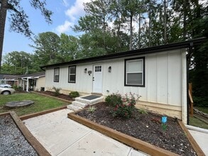 Building Photo - Modern 3BD, 2BA Near Downtown Durham with Assigned Off-Street Parking and Backyard