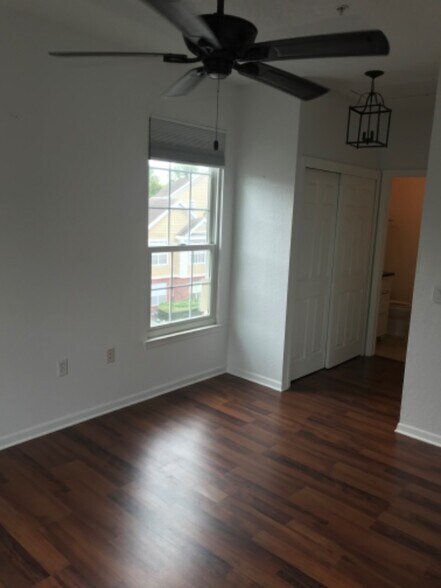 Building Photo - 8301 Elm Park Dr