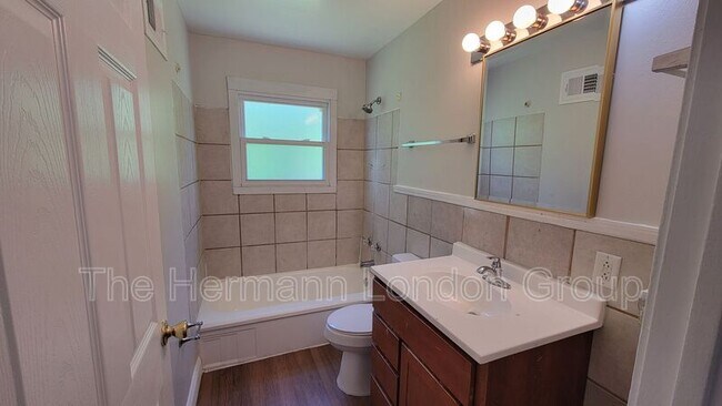 Building Photo - 3437 Elmhurst Dr