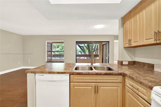 Building Photo - 9255 SW 125th Ave