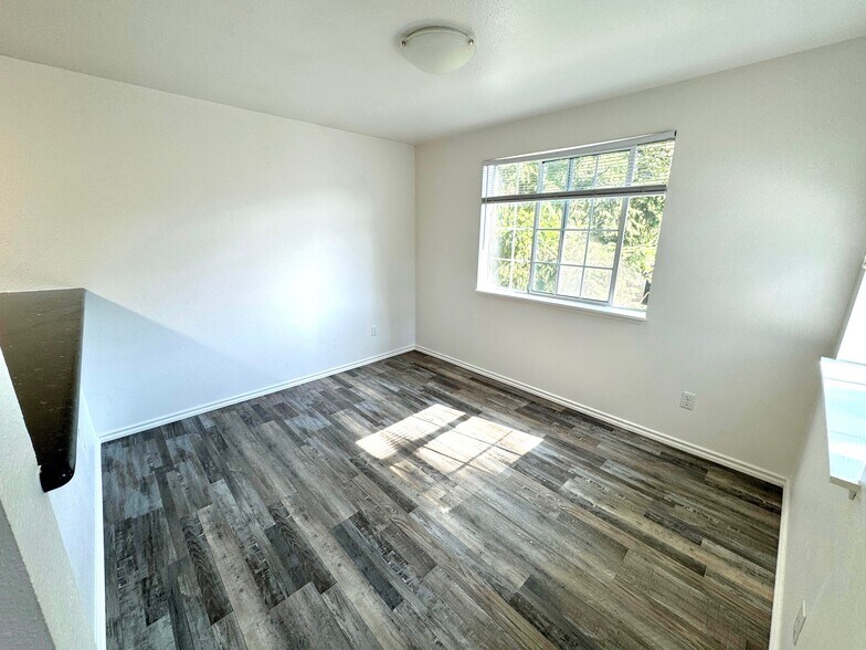 Dining area - 7453 Newcastle Golf Club Rd