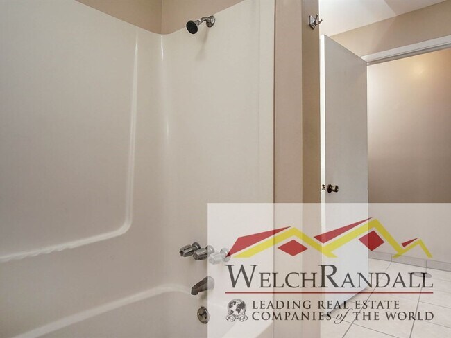 Building Photo - Your Roy Condo Retreat – 2 Bed, 1 Bath, Mo...