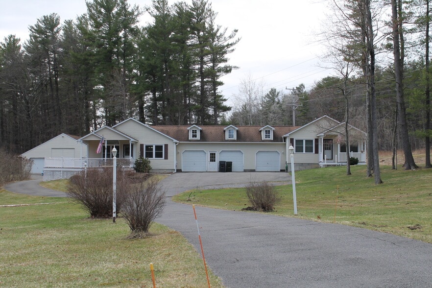 Road view of 551-553 Gordon Rd - 553 Gordon Rd