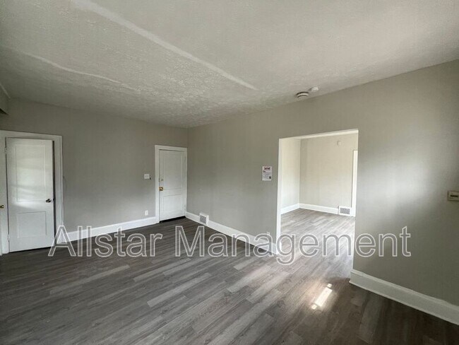 Building Photo - 3293 E 121st St