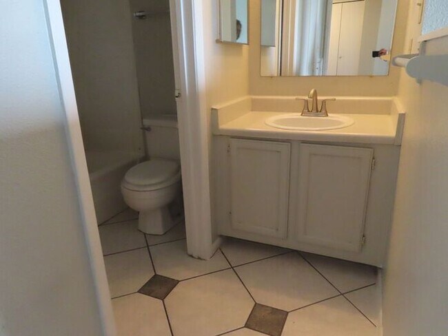 Building Photo - North Mesa 2 Bedroom 2 Bath Condo in Gated Community