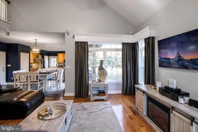 Building Photo - 7420 Mayflower Ct