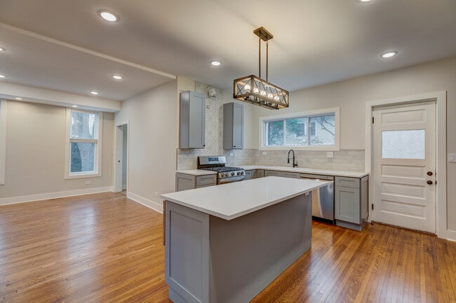 Building Photo - 5241 Lyman Ave