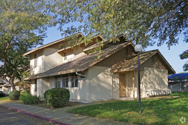 Building Photo - Monte Vista Manor