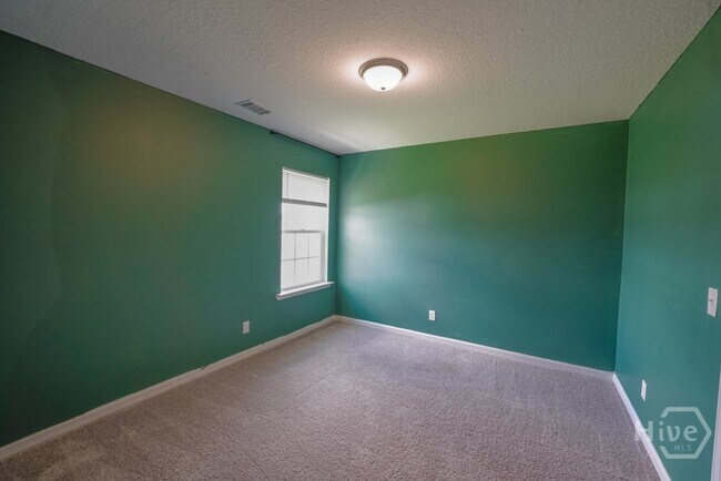 Building Photo - 24 Daylily Ct