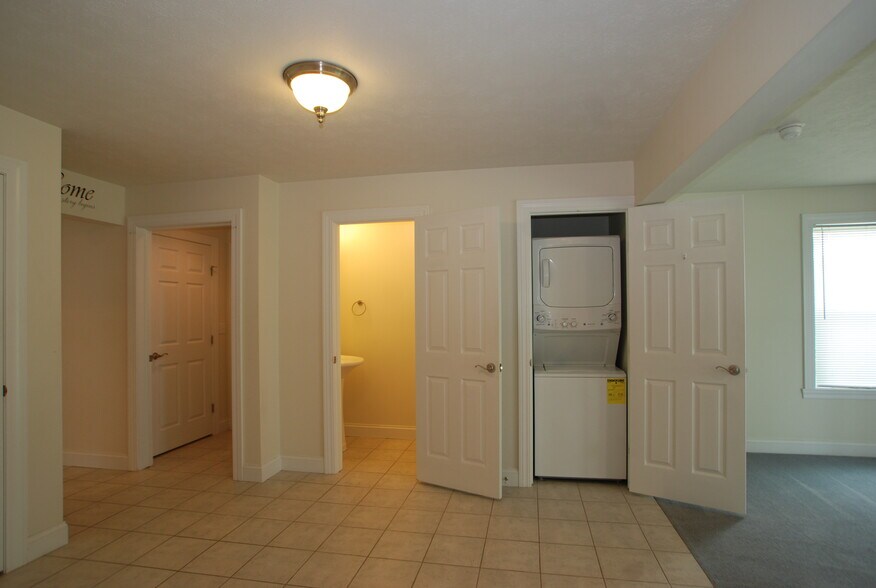 Building Photo - 808 W 2nd St