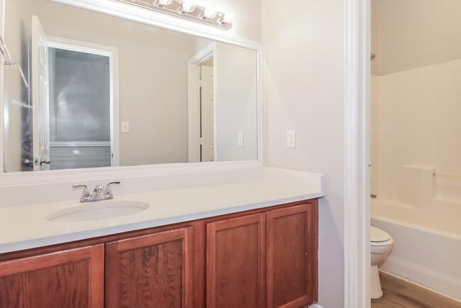 Building Photo - 609 Cove Ct