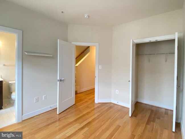 Building Photo - 924 King Farm Blvd