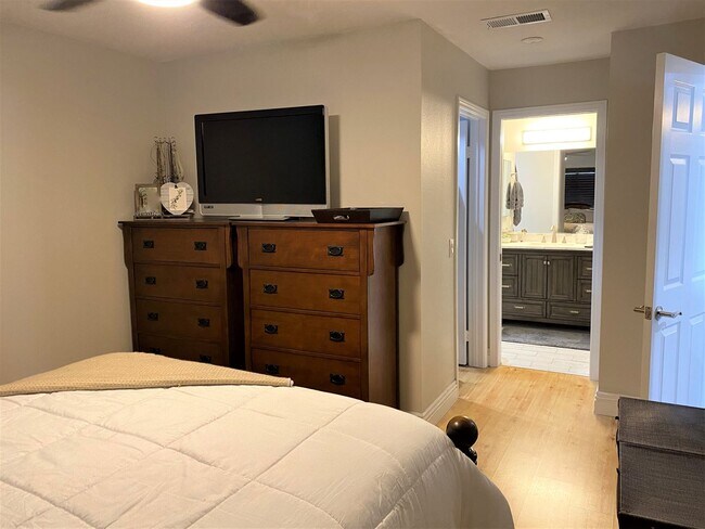 Building Photo - Beautifully remodeled Two bedroom Two Bath...
