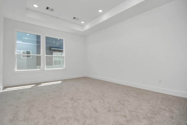 Building Photo - 3036 Live Oak St