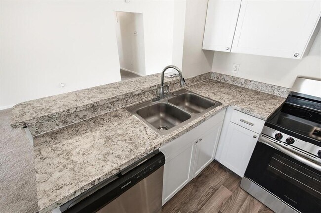 Building Photo - 8 Blakeport Ln