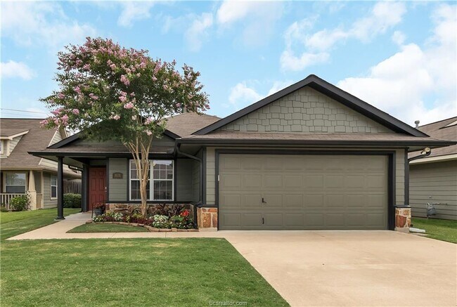 Primary Photo - 1031 Fallbrook Loop