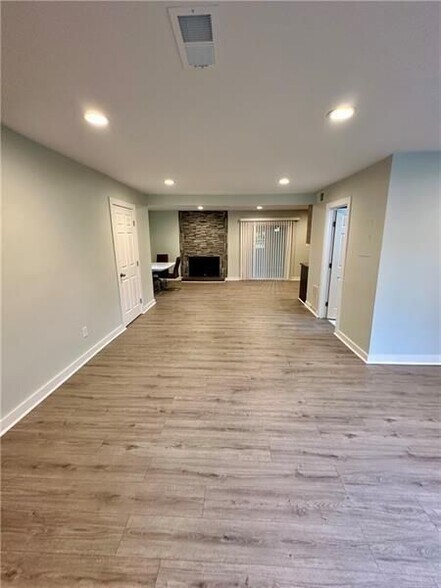 Building Photo - 1258 Creekside Ct