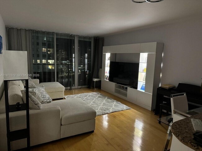 Building Photo - 1155 Brickell Bay Dr