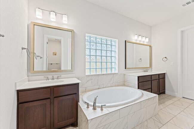 Building Photo - 21 Cassena Grove Pl