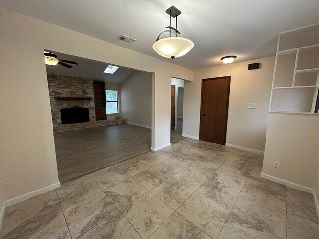 Building Photo - 1012 Mockingbird Dr