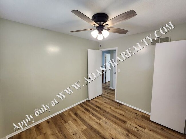Building Photo - Nice Updated 2 Bed 1.5 Bath Duplex in Base...