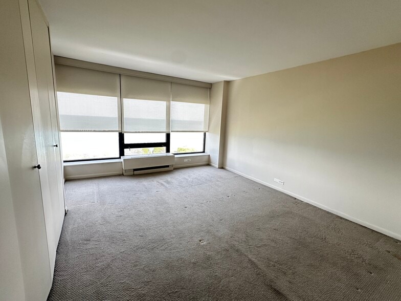 Primary Bedroom - 5445 N Sheridan Rd