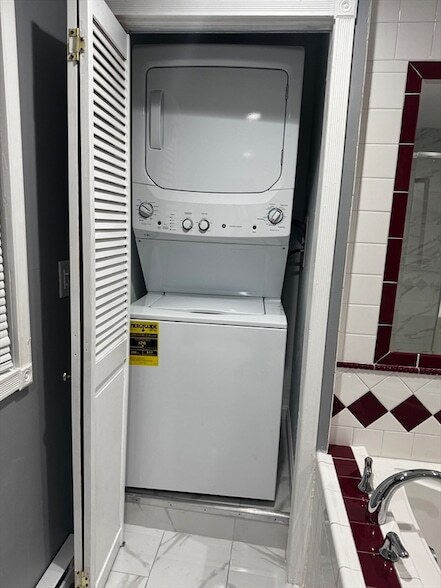 Building Photo - 6 Chamberlain Rd