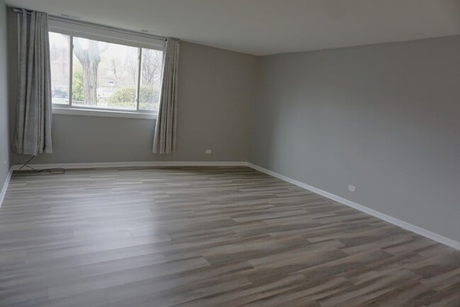 Building Photo - 2650 Brookwood Way Dr