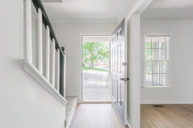 Building Photo - Great Home for Rent in the Lucks Lane Corr...