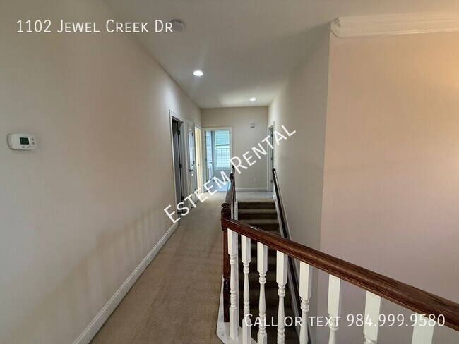 Building Photo - 1102 Jewel Creek Dr