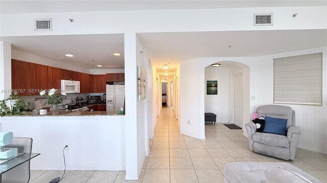 Building Photo - 8900 NW 107 Ct