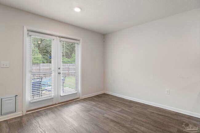 Building Photo - 10609 Queens Gate Cir