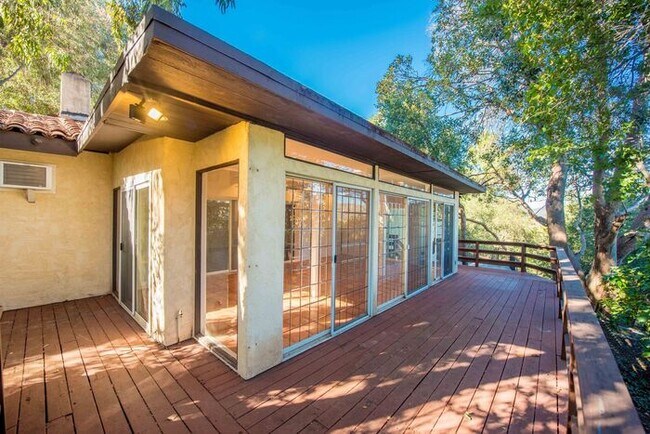 Building Photo - Anaheim Hills