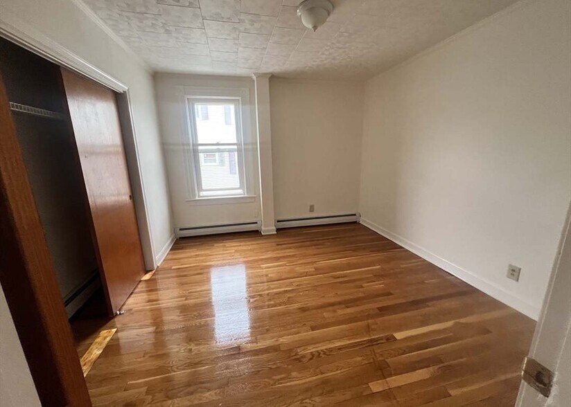 Building Photo - 212 Brightman St