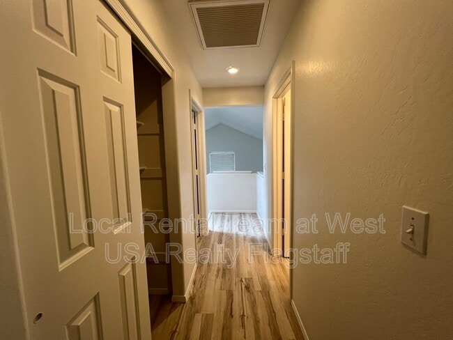 Building Photo - 6164 E Mountain Oaks Dr