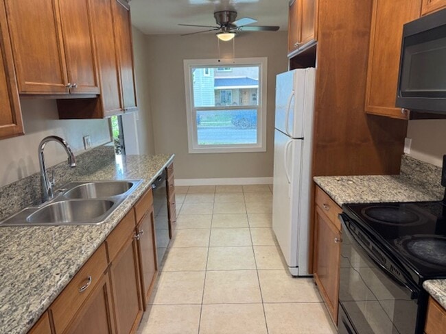 Building Photo - Newly Renovated 4 Bedroom 2 Bath home, wit...