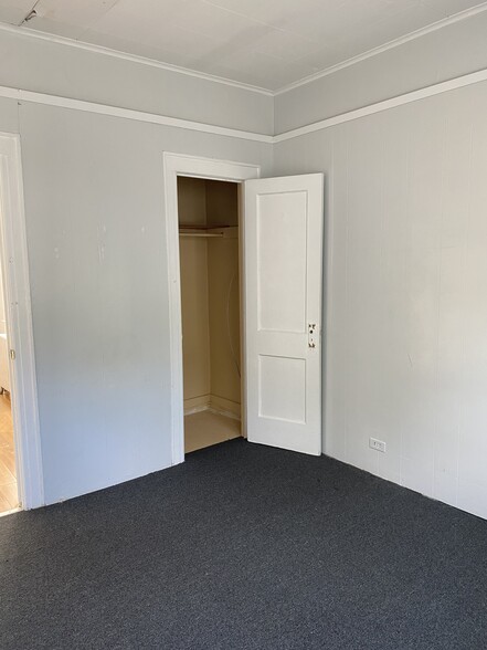 Building Photo - 85 Westbury Ave