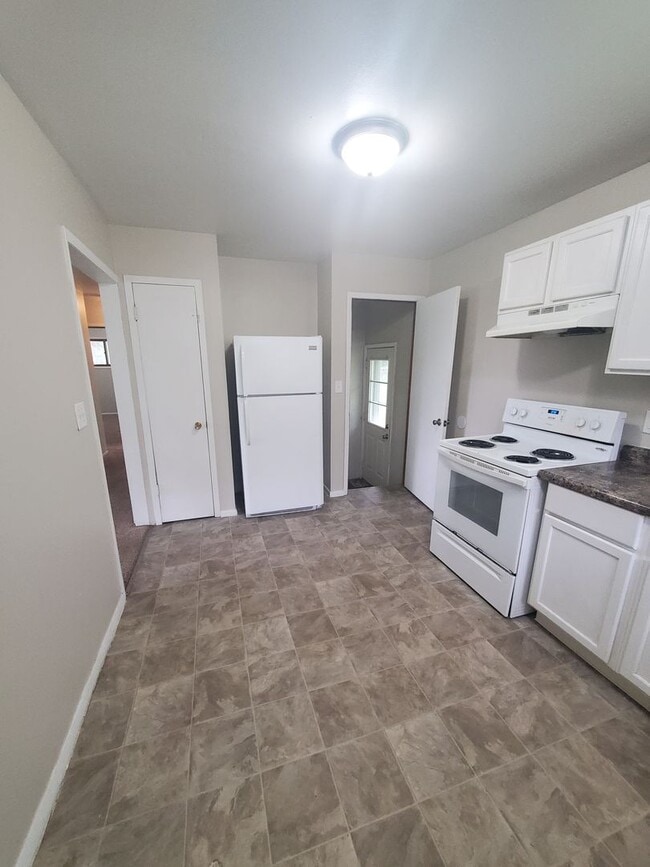 Building Photo - 3 bedroom 1 bath house in Davenport