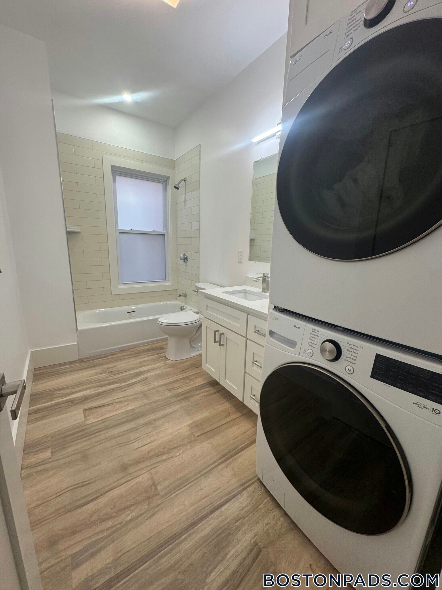 Building Photo - 120 Regent St